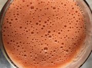 Una foto de batido de banana y jengibre