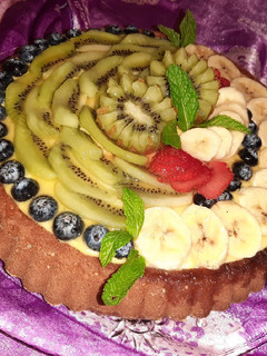 Una foto de Bizcocho con crema y frutas