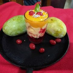 A picture of Mango kunafa mousse.