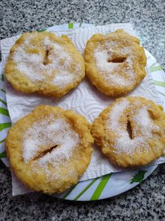 Una foto de Torta fritas para acompañar el mate!! 🧉