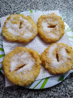 Una foto de Torta fritas para acompañar el mate!! 🧉