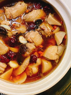 黑蒜雞煲湯 的食譜成品照片