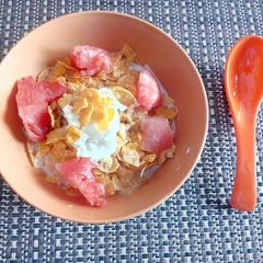 A picture of Summer's Healthy breakfast - Corn Flakes.