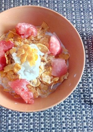 A picture of Summer's Healthy breakfast - Corn Flakes.