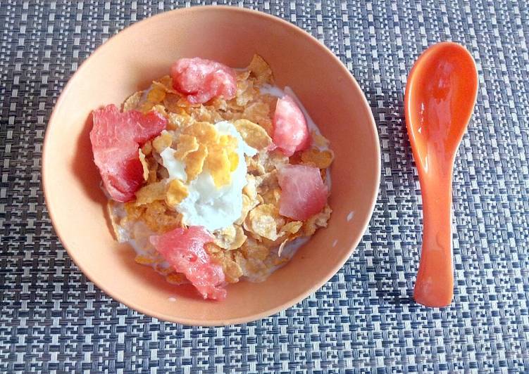 Recipe of Perfect Summer&#39;s Healthy breakfast - Corn Flakes