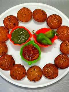 મીક્સ લોટ વડા(mix lot na vada recipe in gujarati) રેસીપી મુખ્ય ફોટો