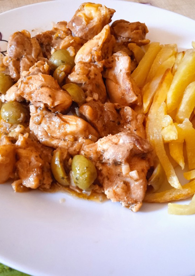 Una foto de Pollo con aceitunas