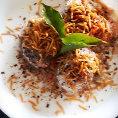 A picture of Dahi vada.
