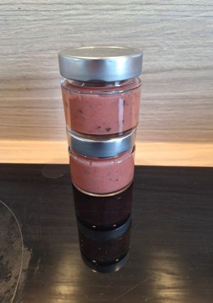 Une photo de Compote fraise basilic