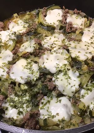 Une photo de Bœuf épicé aux courgettes et mozzarella di buffala