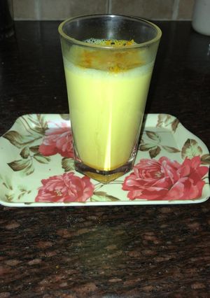 हल्दी वाला दूध(haldi wala dudh recipe in hindi) रेसिपी मुख्य फोटो