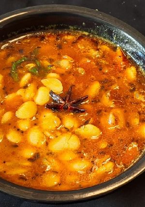 A picture of Broad beans seeds curry (vaal nu shaak).