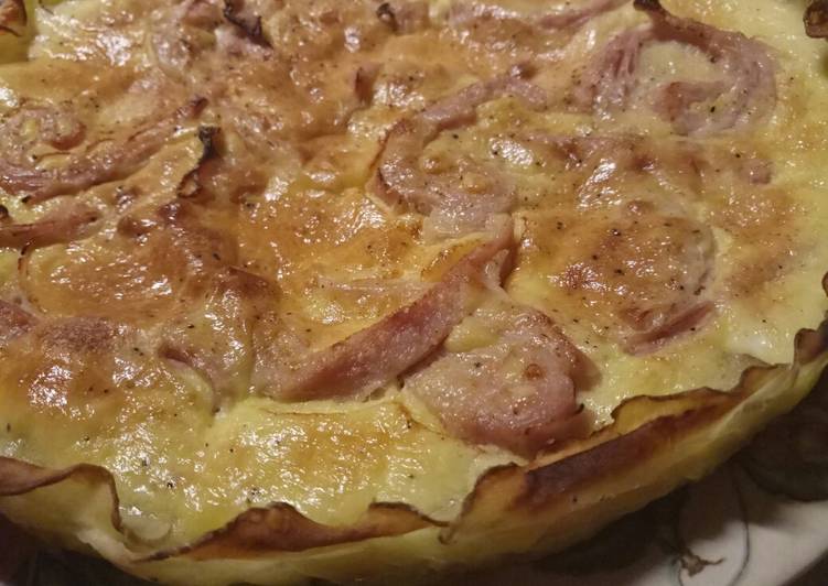 Simple Way to Prepare Super Quick Homemade Ham and cheese pie with a potato crust