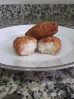 Una foto de Croquetas de lomo adobado y plátano