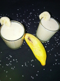 बनाना मिल्क शेक (Banana milk shake recipe in hindi) रेसिपी मुख्य फोटो