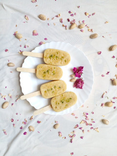 عکسی از دستور بستنی موز و پسته