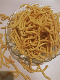 ફુદીના ગાંઠિયા (pudina gathiya recipe in gujarati) રેસીપી મુખ્ય ફોટો