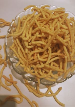 ફુદીના ગાંઠિયા (pudina gathiya recipe in gujarati) રેસીપી મુખ્ય ફોટો