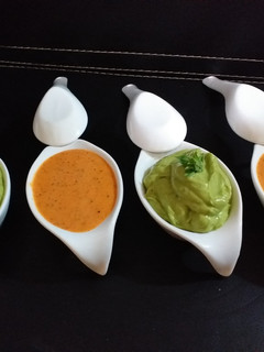 Una foto de Cremas Untables de palta y pimiento asado