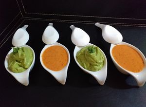 Una foto de Cremas Untables de palta y pimiento asado
