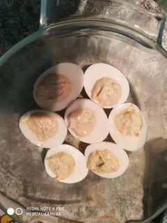 Una foto de Huevos rellenos de salmón ahumado