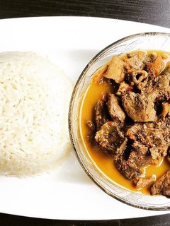 A picture of Goat offals pepper soup and white rice.