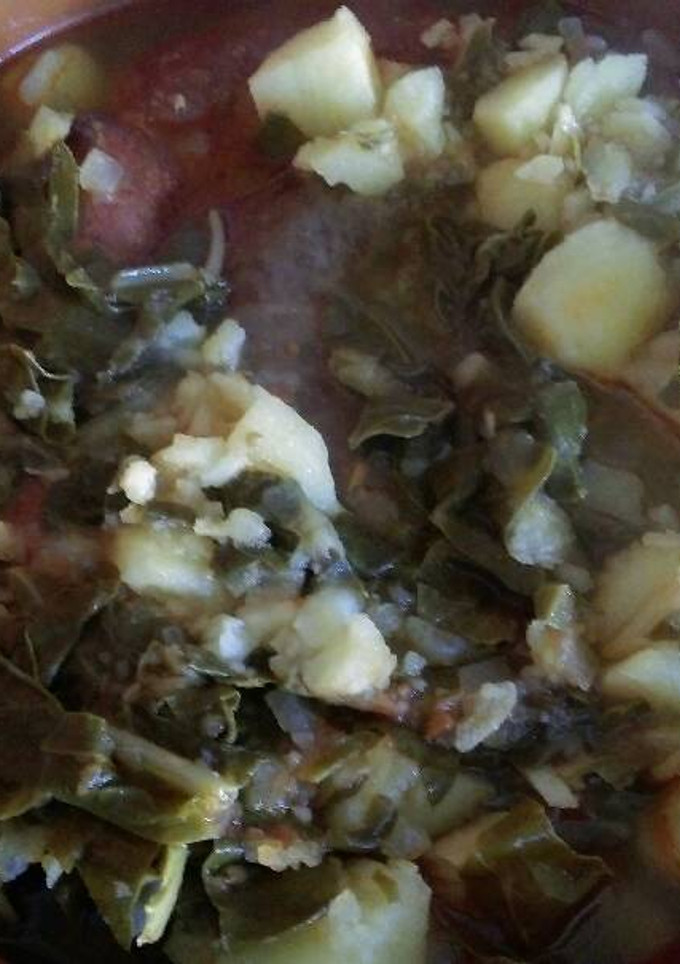 Una foto de Patatas con chorizo y acelgas