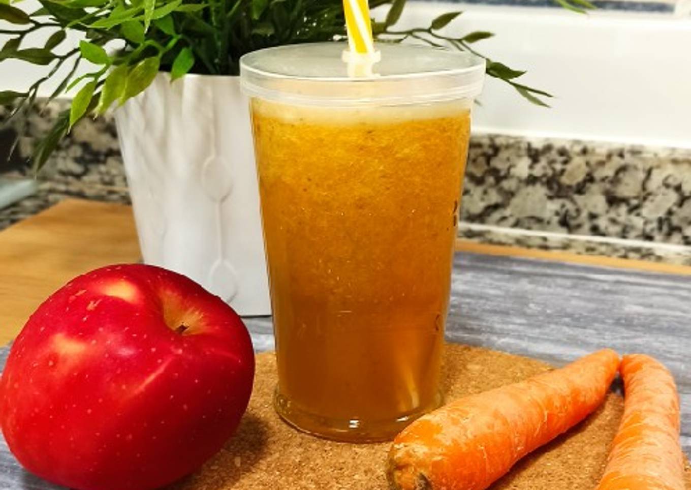 Zumo diurético de perejil🌿, apio🌵 y manzana🍎