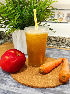 Una foto de Zumo diurético de perejil🌿, apio🌵 y manzana🍎