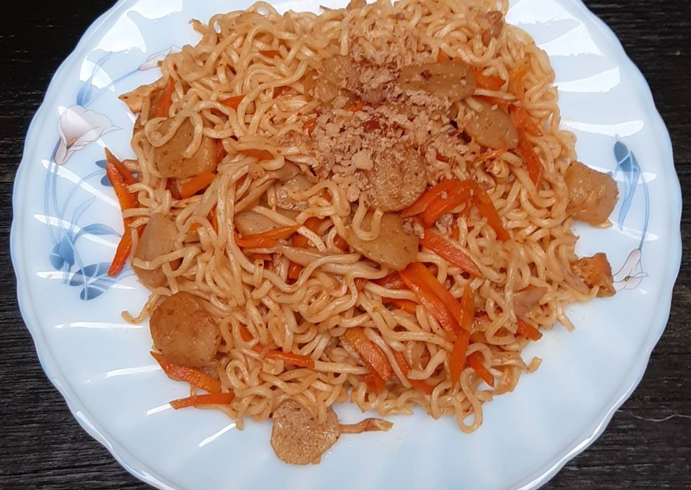Mie Instan Goreng Bakso Ikan Pedas