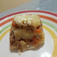A picture of Pastelillo de carne y puré de papa.