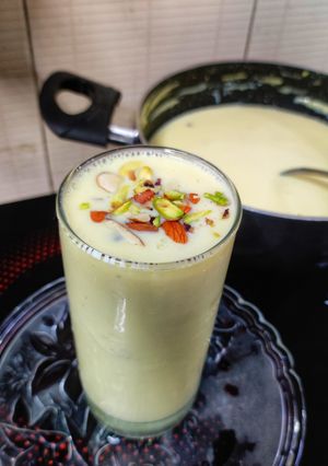 बादाम शेक रेसिपी मुख्य फोटो