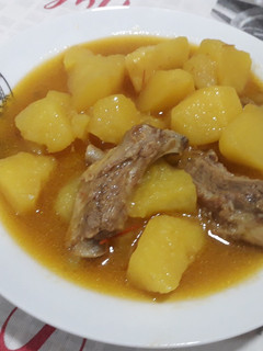 Una foto de Patatas guisadas con costilla