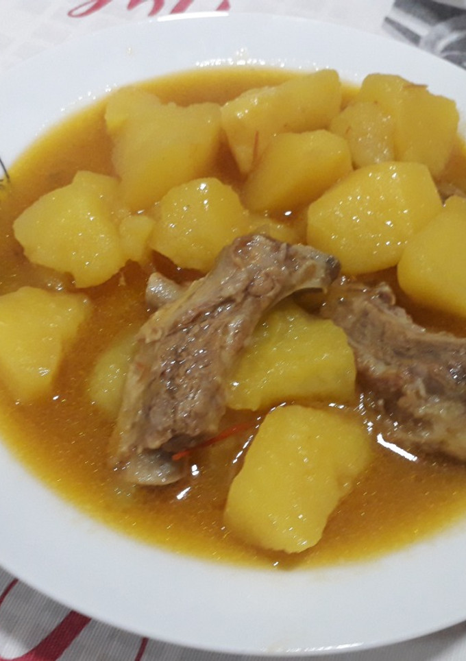 Una foto de Patatas guisadas con costilla