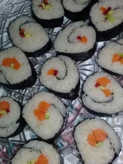 Una foto de Sushi vegano y fácil (🌱)