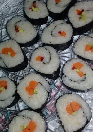 Una foto de Sushi vegano y fácil (🌱)