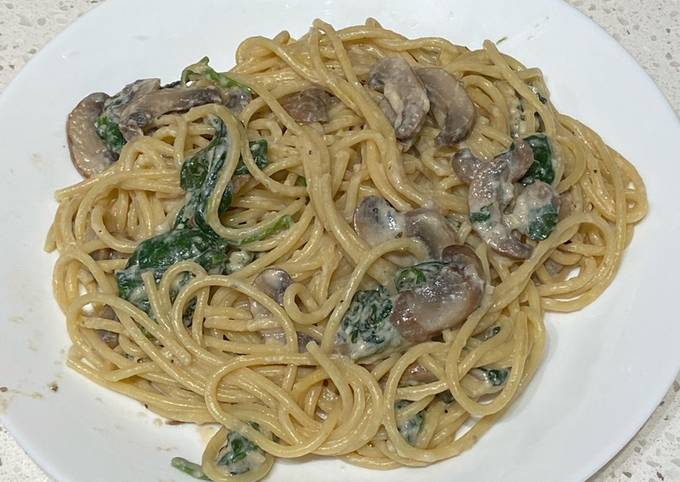 Steps to Make Speedy Creamy Spinach Spaghetti