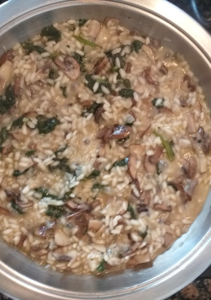 Una foto de Risotto Con Champiñones y Espinacas