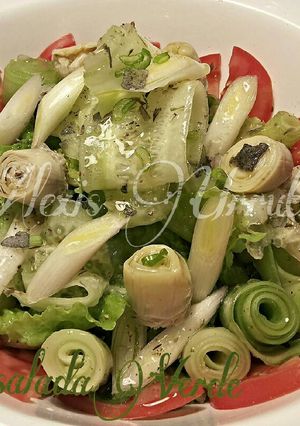 Foto principal de Ensalada verde de alcachofas baby