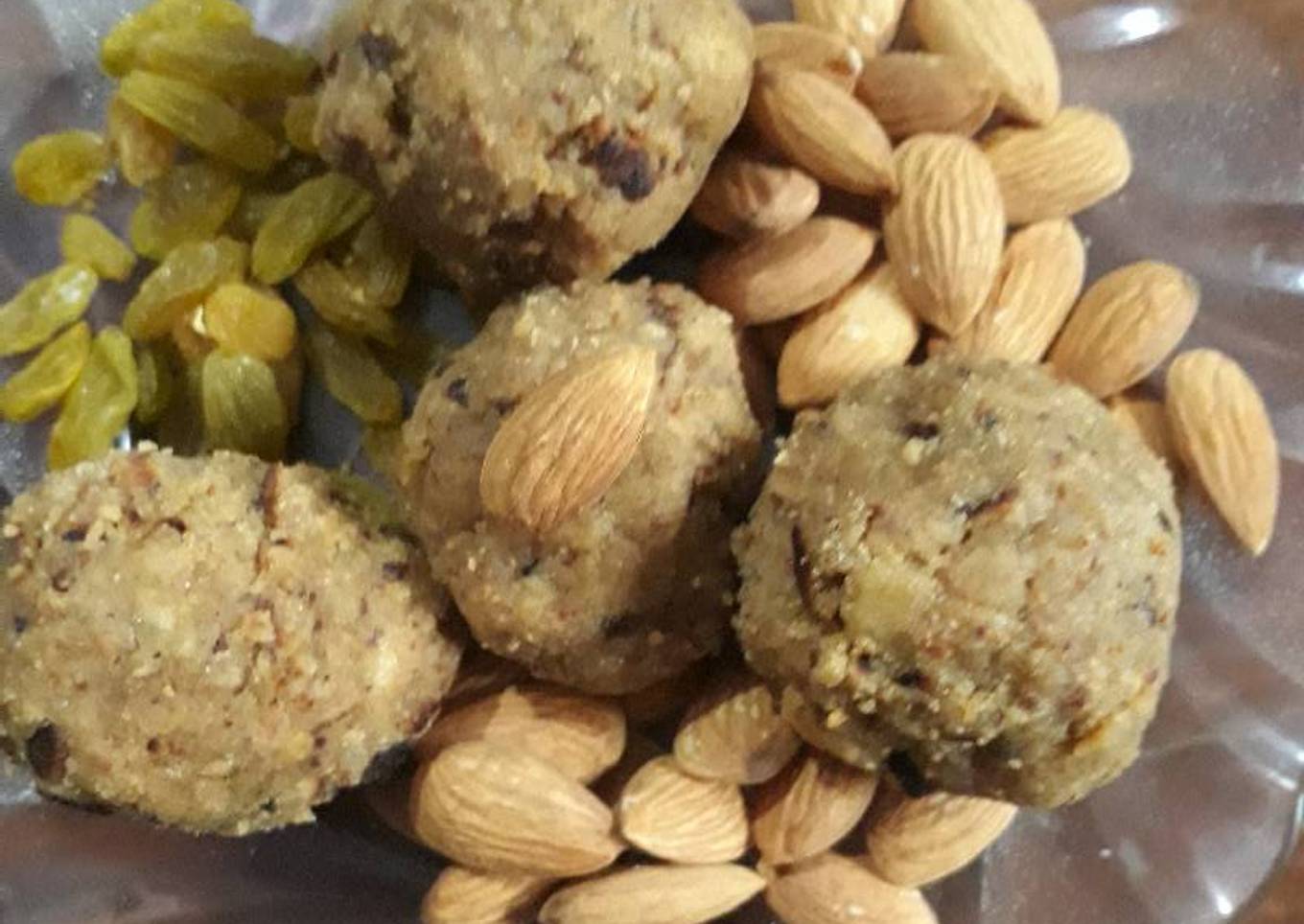 Gur Satrangi Atta Laddoo