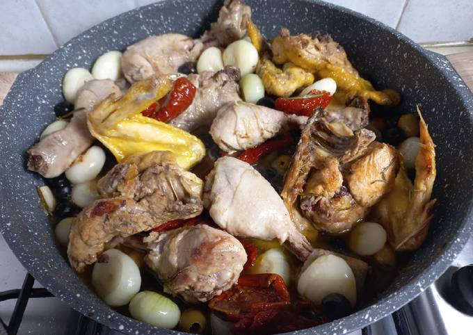 Pollo in padella alla mediterranea