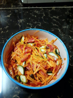 A picture of Simple veggies salad.
