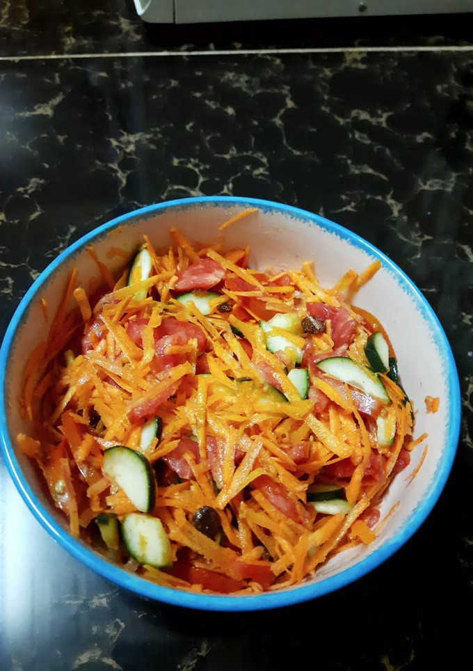 A picture of Simple veggies salad.