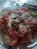 Raviolones de acelga, cebollita y picadillo