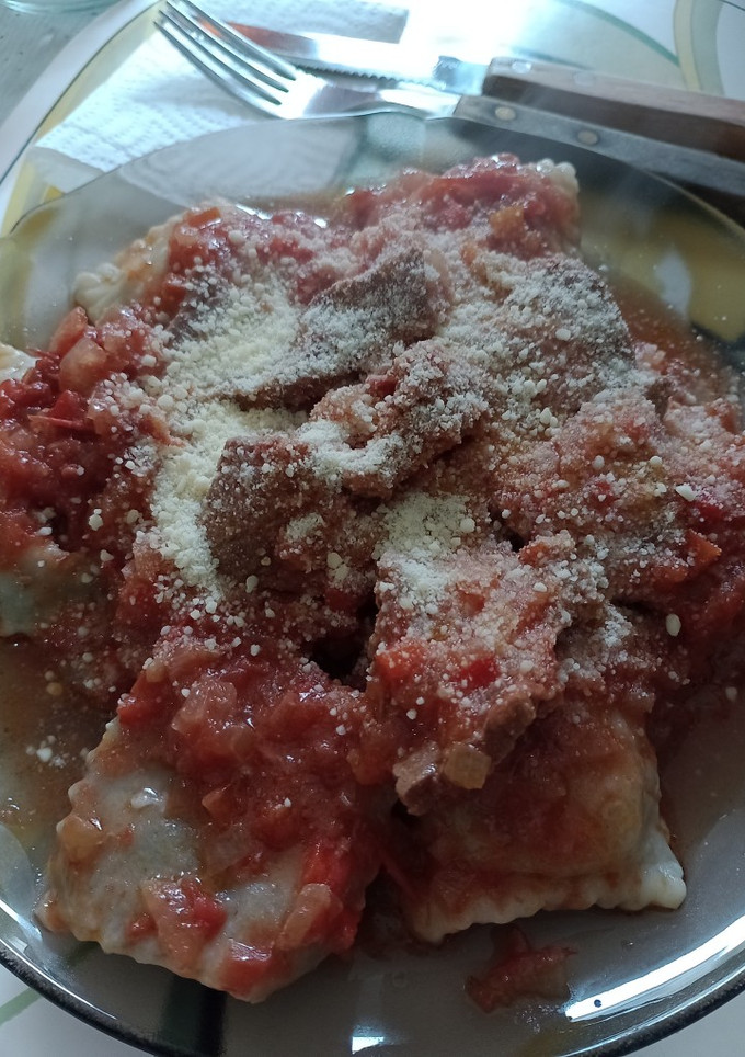 Una foto de Raviolones de acelga, cebollita y picadillo