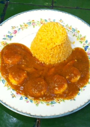 Una foto de Camarones en salsa brava