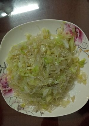 Hình của món Bắp cải xào miến.