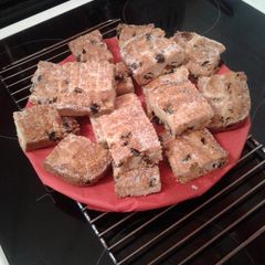 Raisin shortbread A picture of Raisin shortbread.