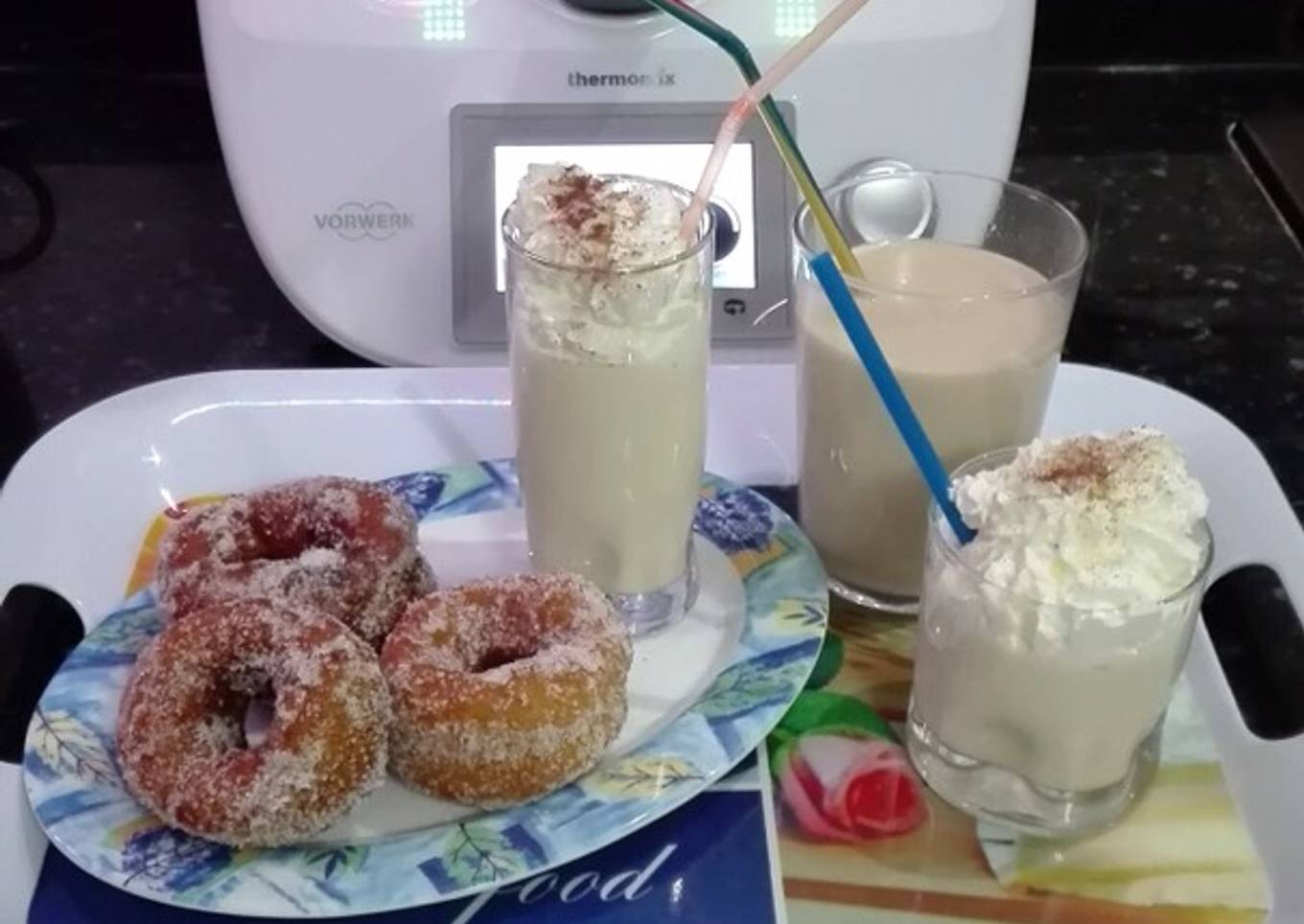 Roscos fritos y chocolate blanco