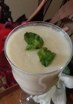 A picture of Banana and Peach Shake 🍌 🍑.